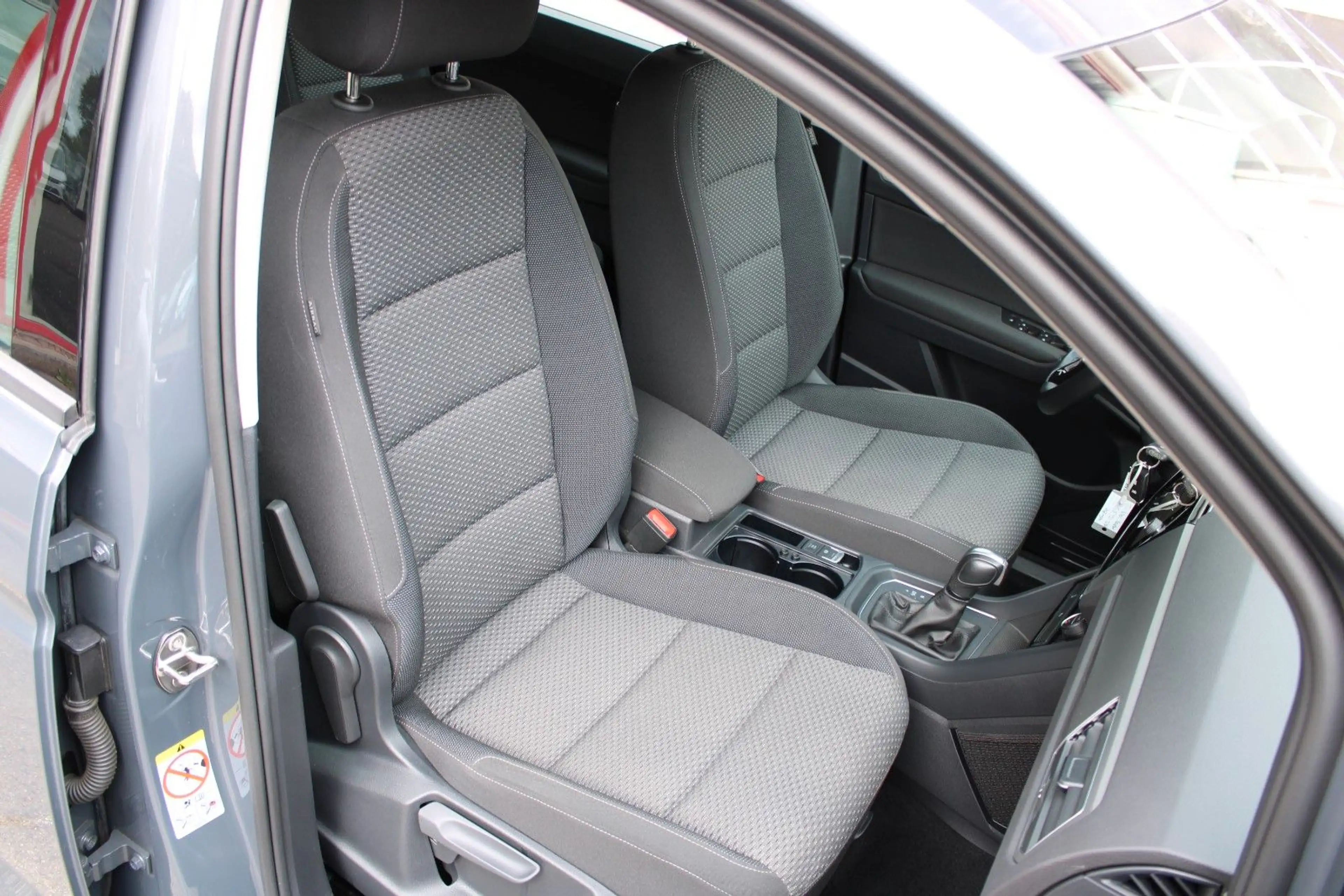 Volkswagen Touran 1.5 TSI DSG Comfortline, Kamera, AHK, LED — photo 9