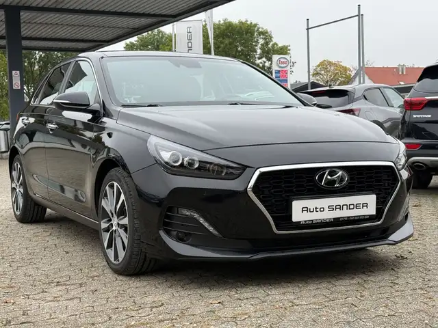 Hyundai i30 Premium Automatik St.Heizng AHK Kam LED DAB
