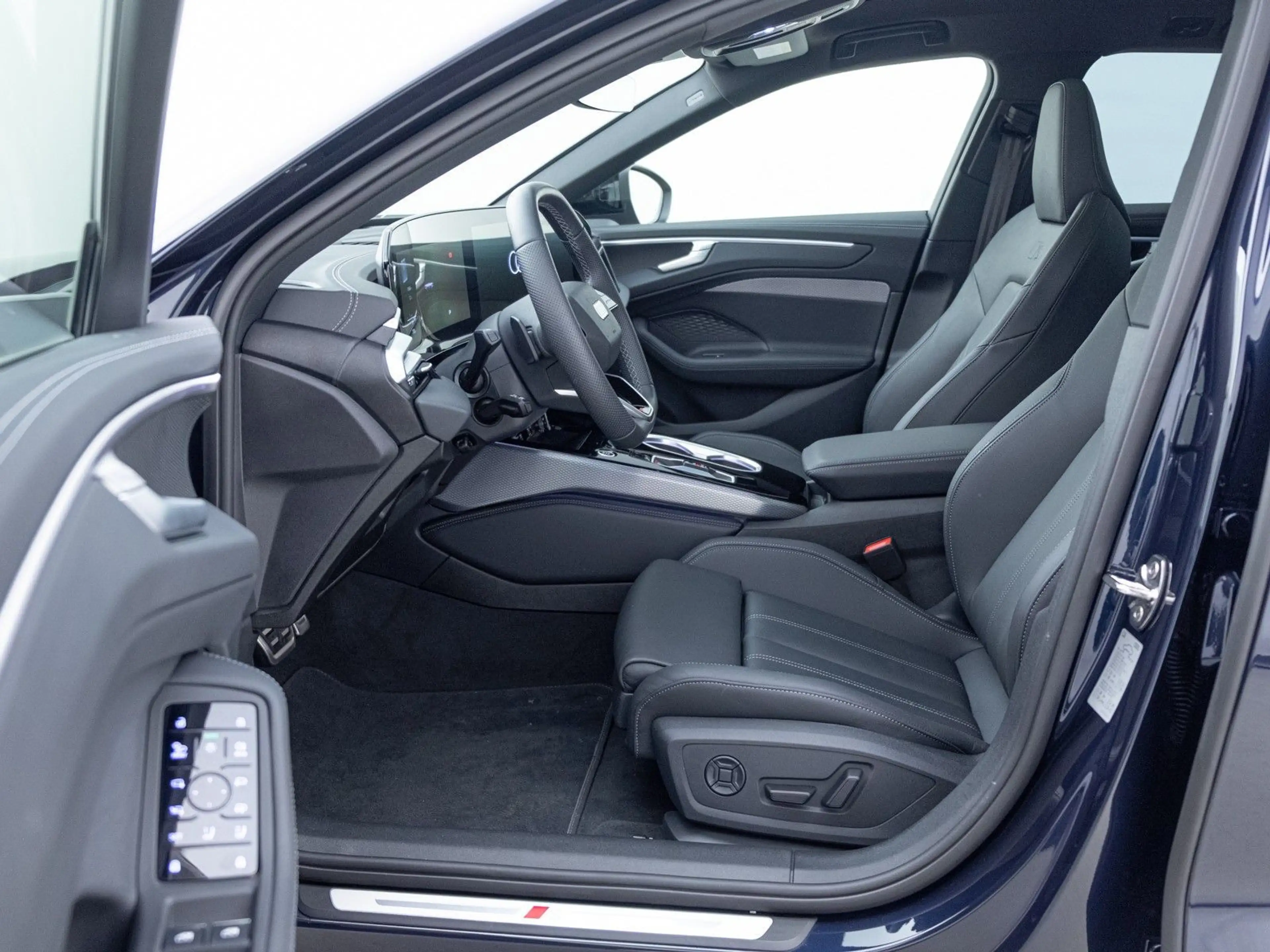 Audi A6 TFSI 150 kW S-TRO*MATRX*S-LINE*AHK*PANO — photo 12