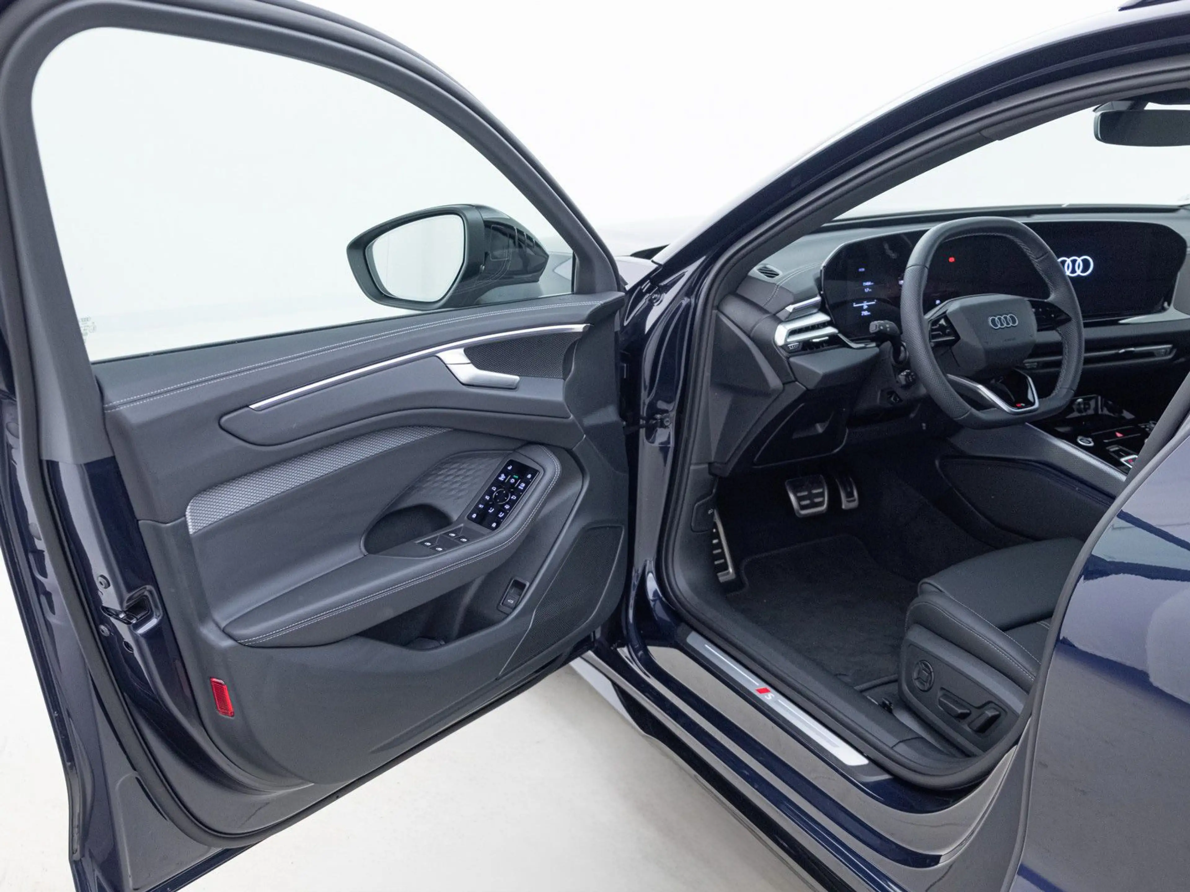 Audi A6 TFSI 150 kW S-TRO*MATRX*S-LINE*AHK*PANO — photo 11
