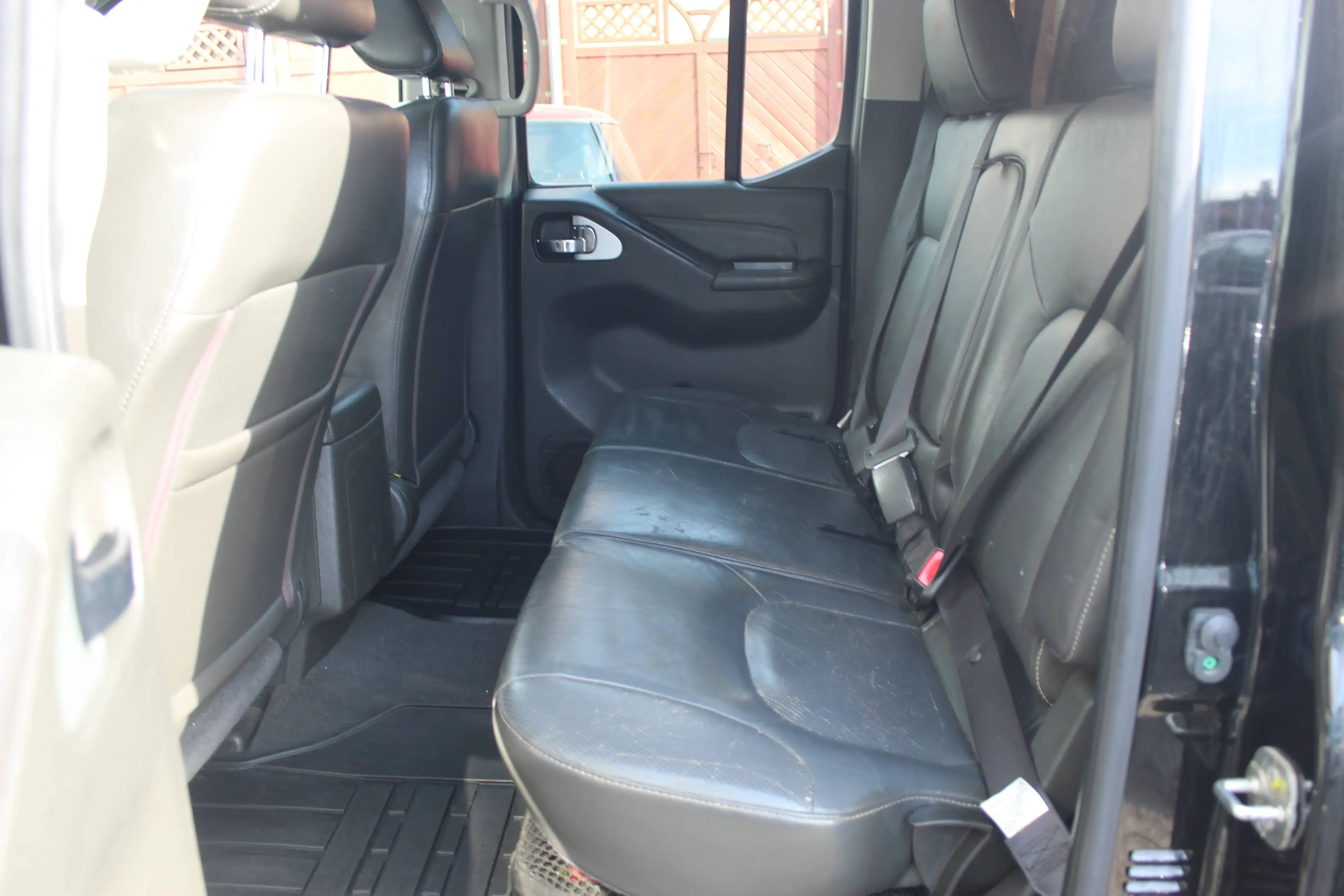 Nissan Navara KingCab Business 4X4 — photo 9