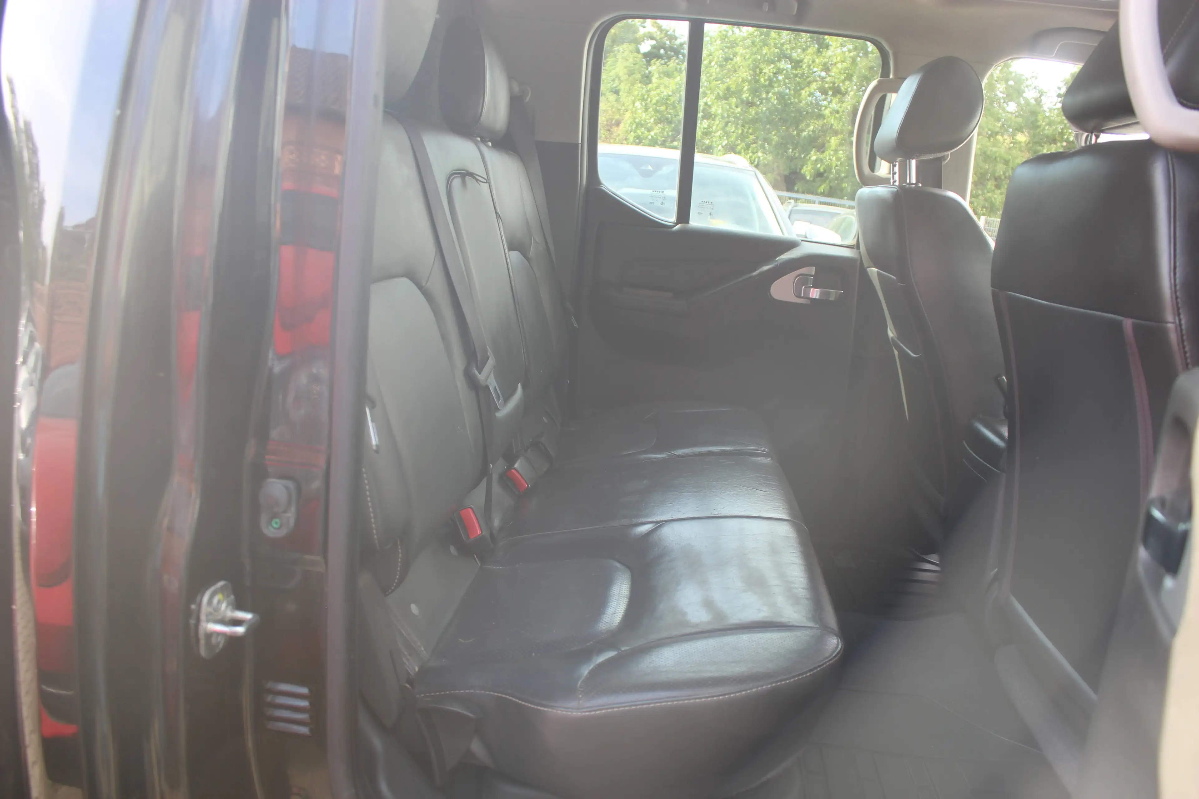 Nissan Navara KingCab Business 4X4 — photo 13