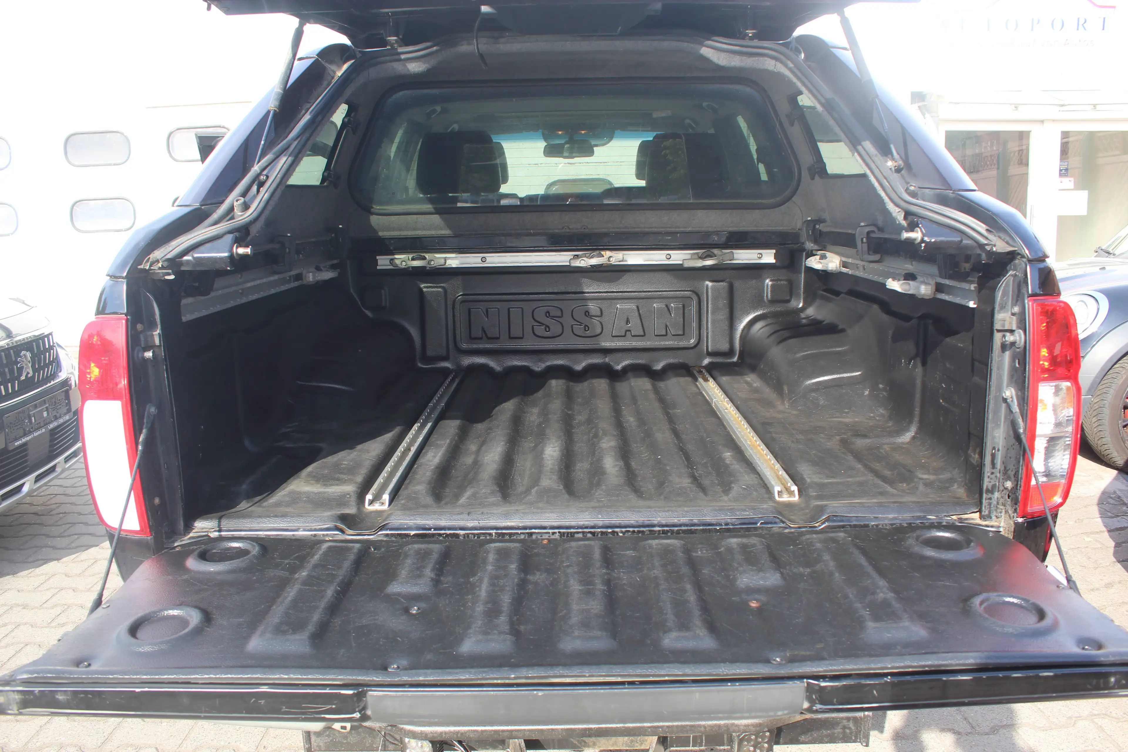 Nissan Navara KingCab Business 4X4 — photo 14