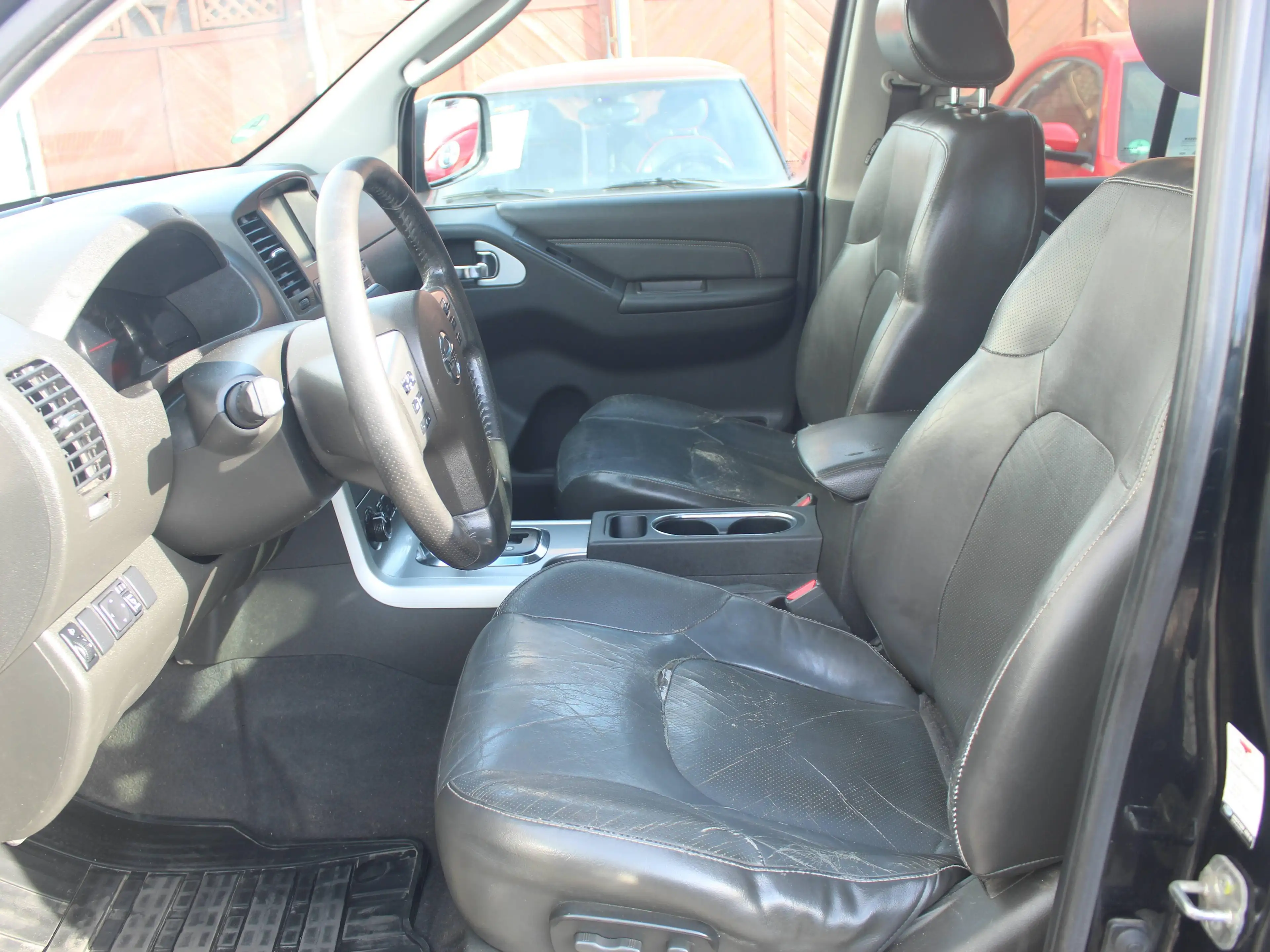 Nissan Navara KingCab Business 4X4 — photo 8