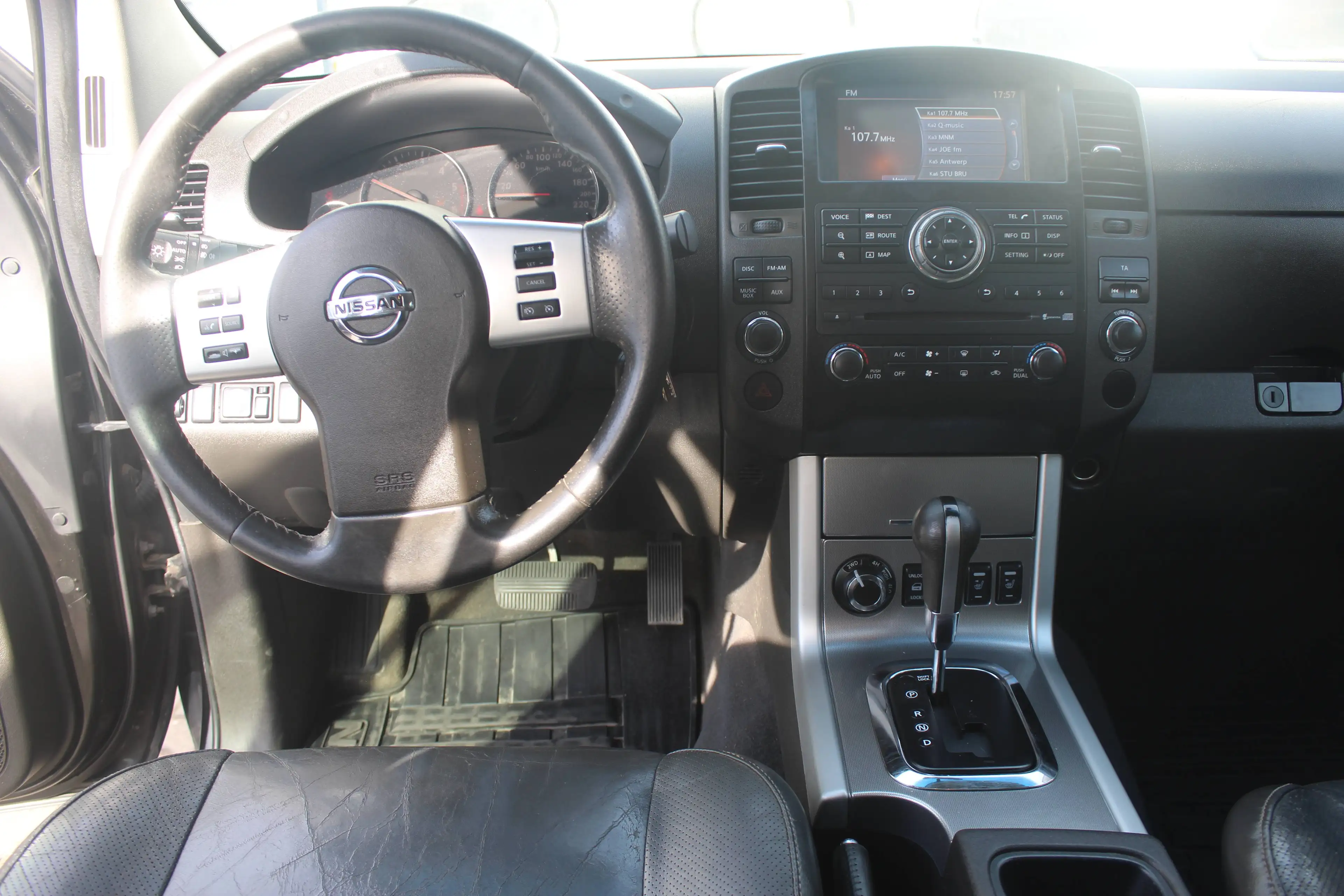 Nissan Navara KingCab Business 4X4 — photo 10