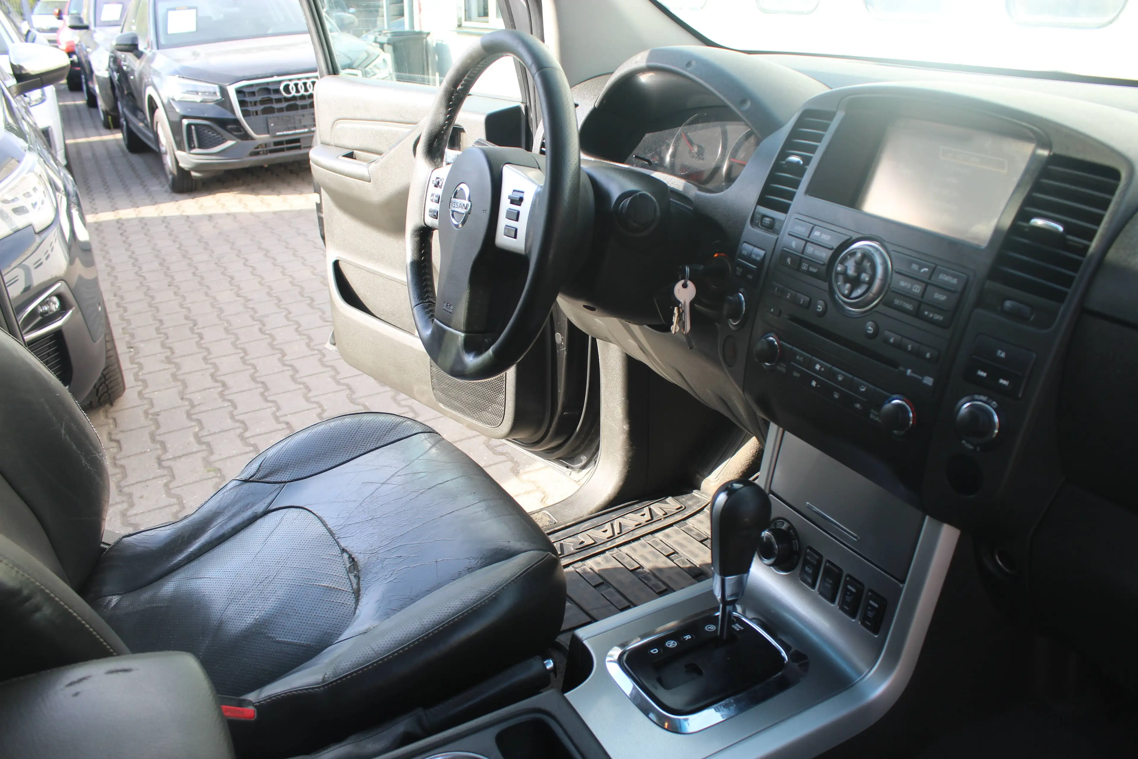 Nissan Navara KingCab Business 4X4 — photo 12