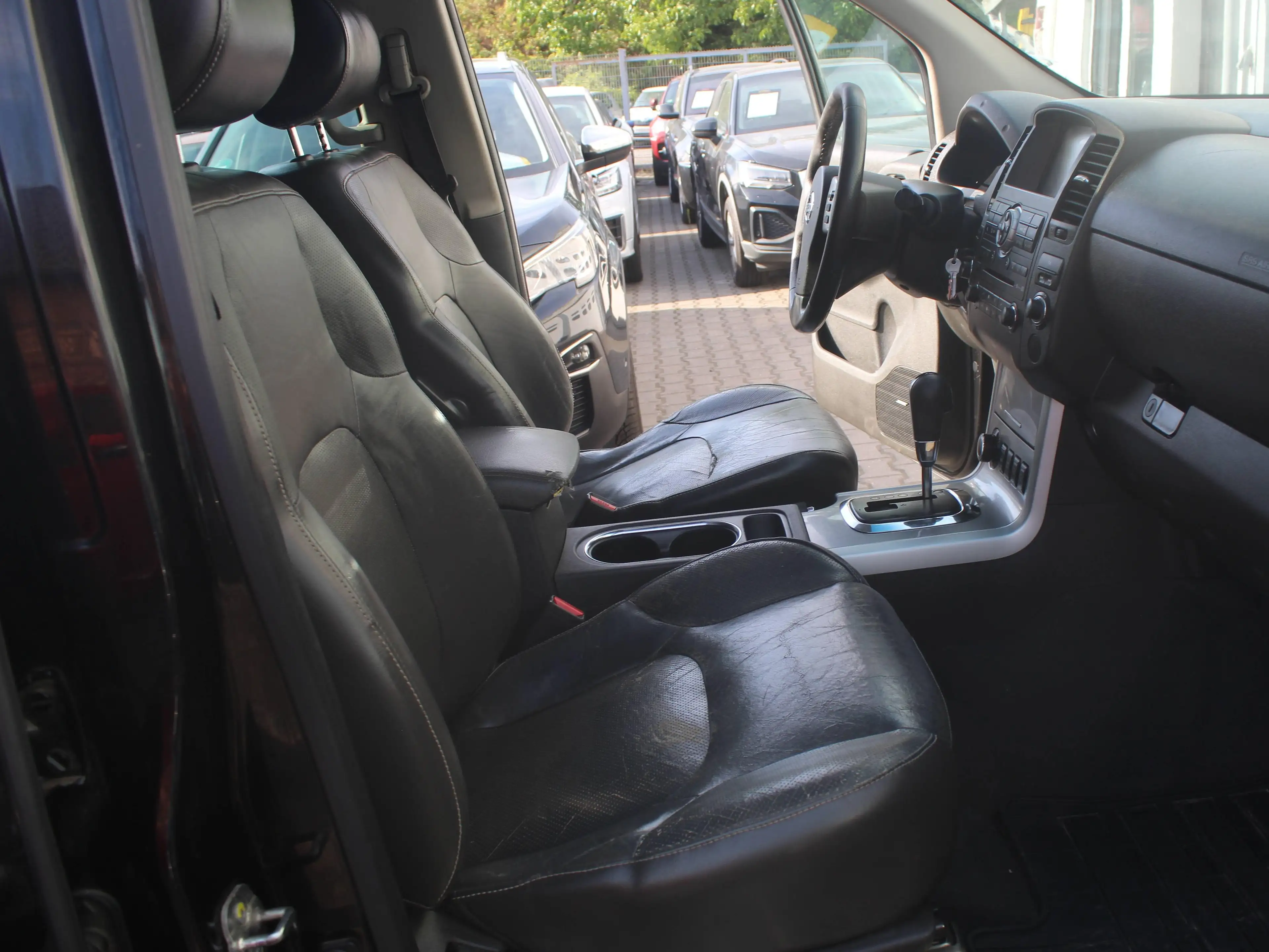Nissan Navara KingCab Business 4X4 — photo 11