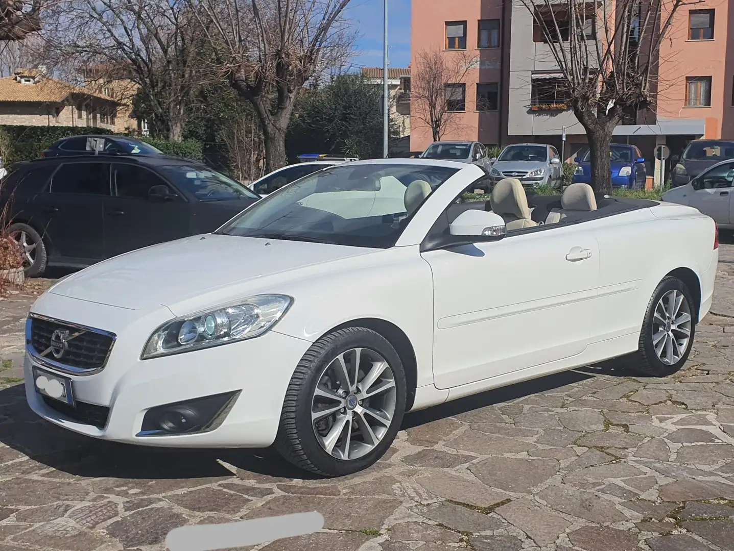 Volvo C70 2.0 D3 Momentum 150cv Blanco - 2