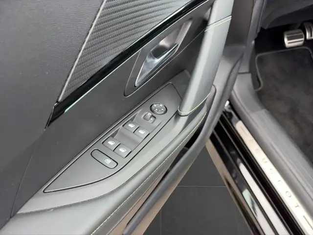 Peugeot 208 view 14