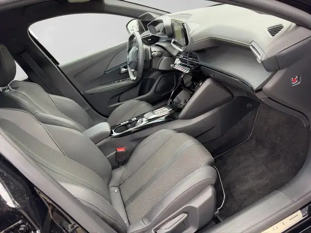 Peugeot 208 view 9