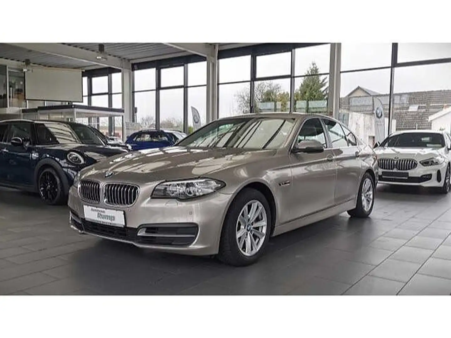 BMW 520 d Limousine  Navi /AHK / Memory / HUD / PDC Plateado - 1
