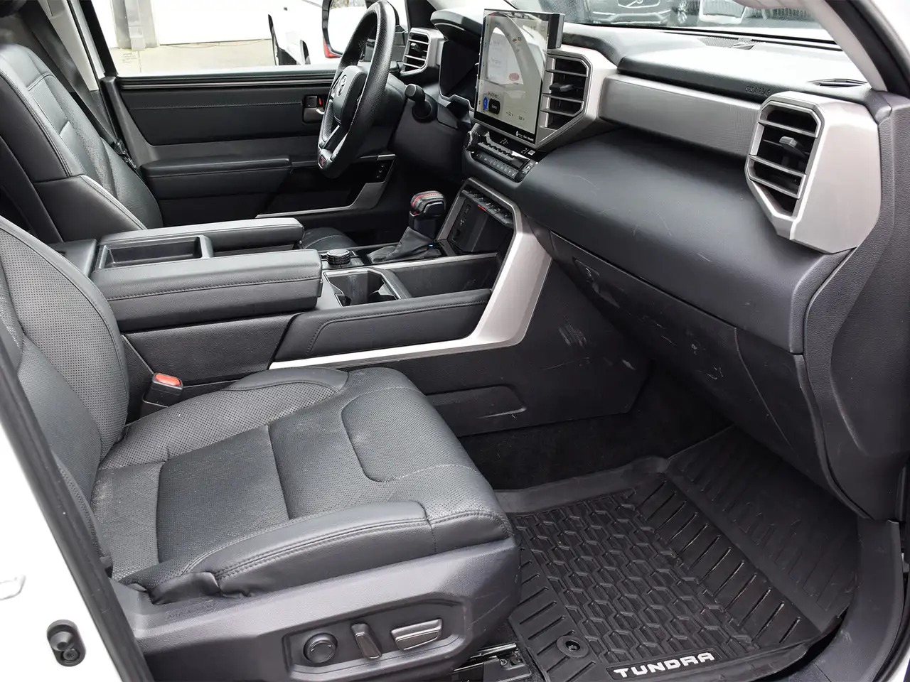 Toyota Tundra снимка Toyota Tundra