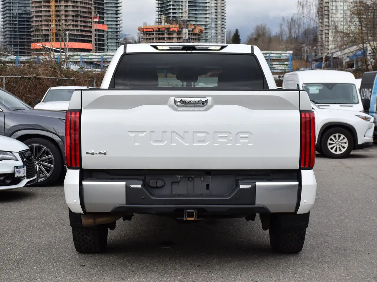Toyota Tundra снимка Toyota Tundra