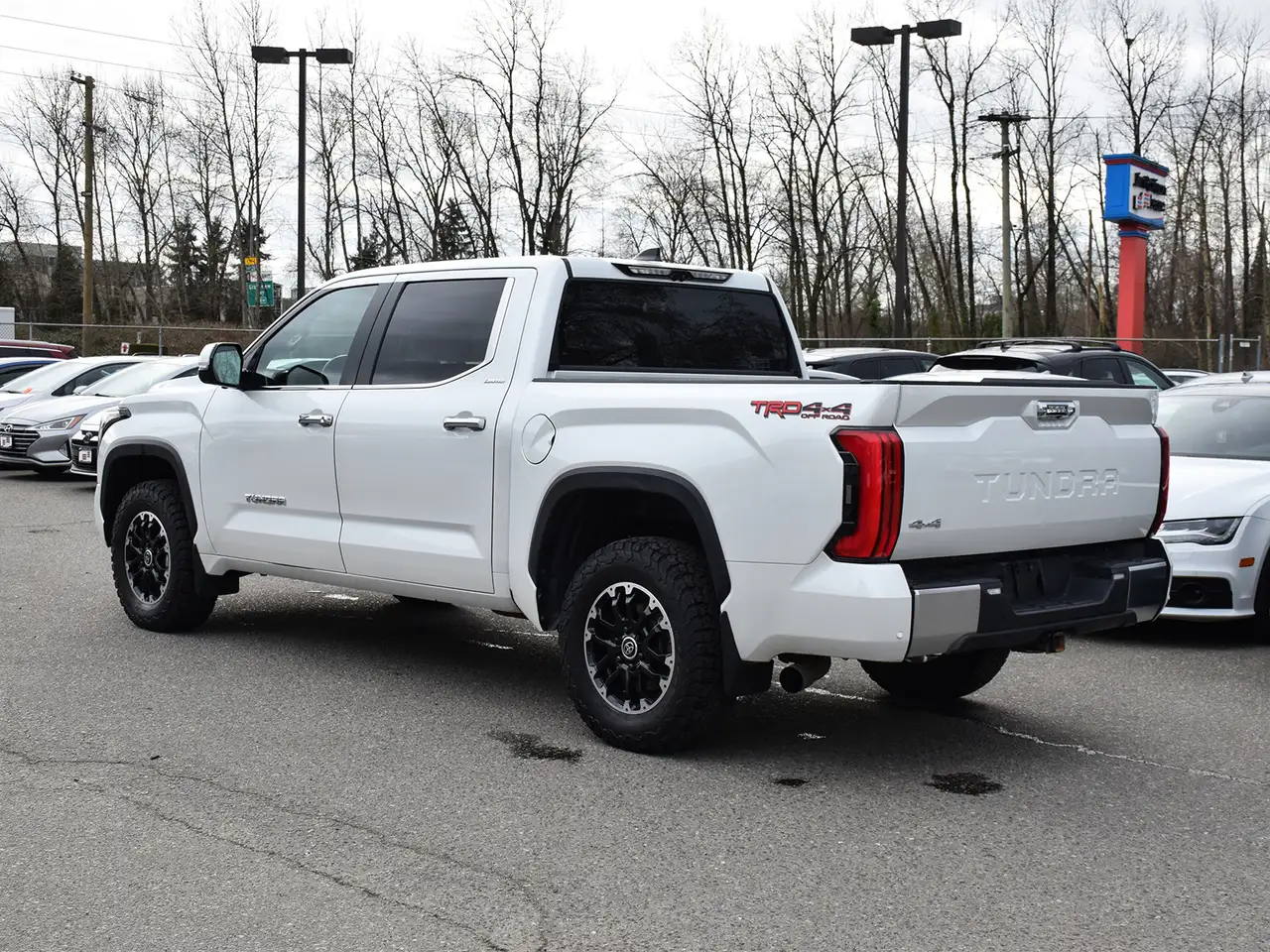 Toyota Tundra снимка Toyota Tundra