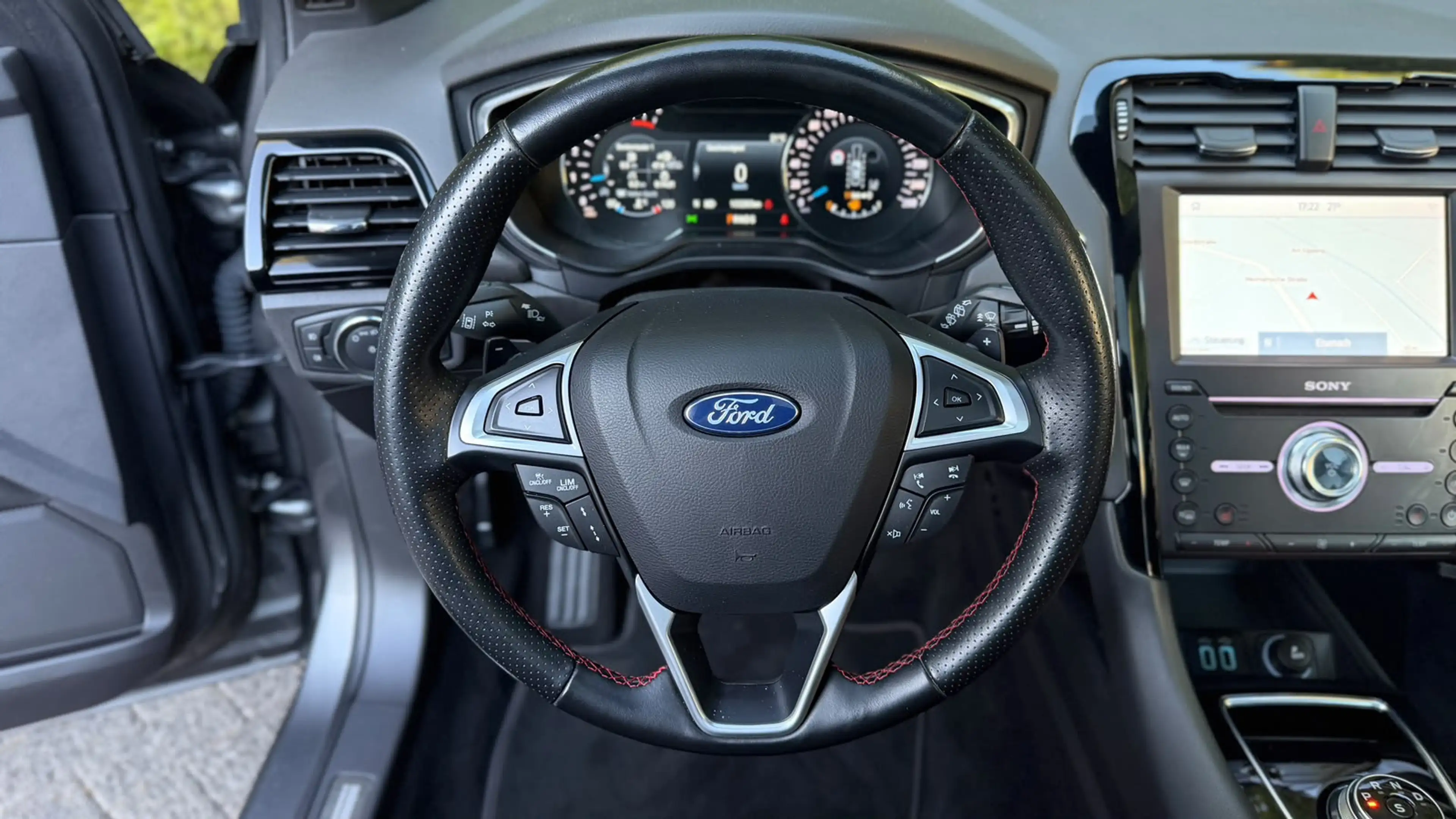 Ford Mondeo 2.0EB Aut. ST-Line LED+STHZ+KAM+AHK+PANO+ — photo 15