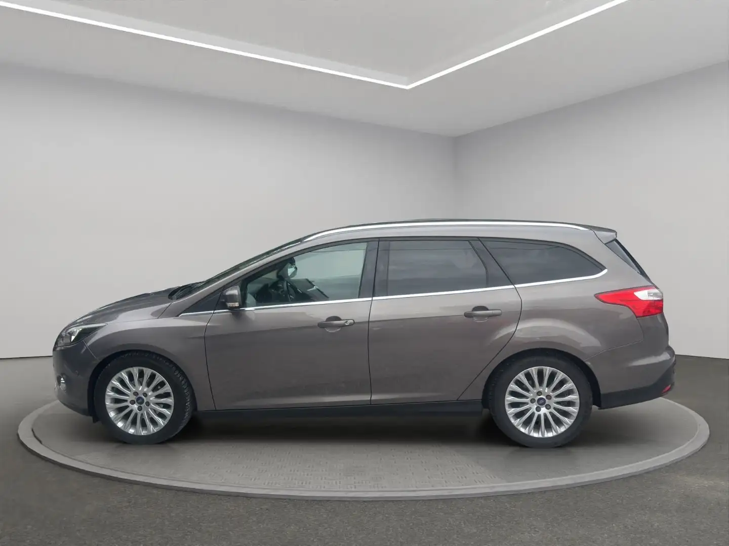 Ford Focus Turnier Titanium*SHZ*PDC* Brun - 2