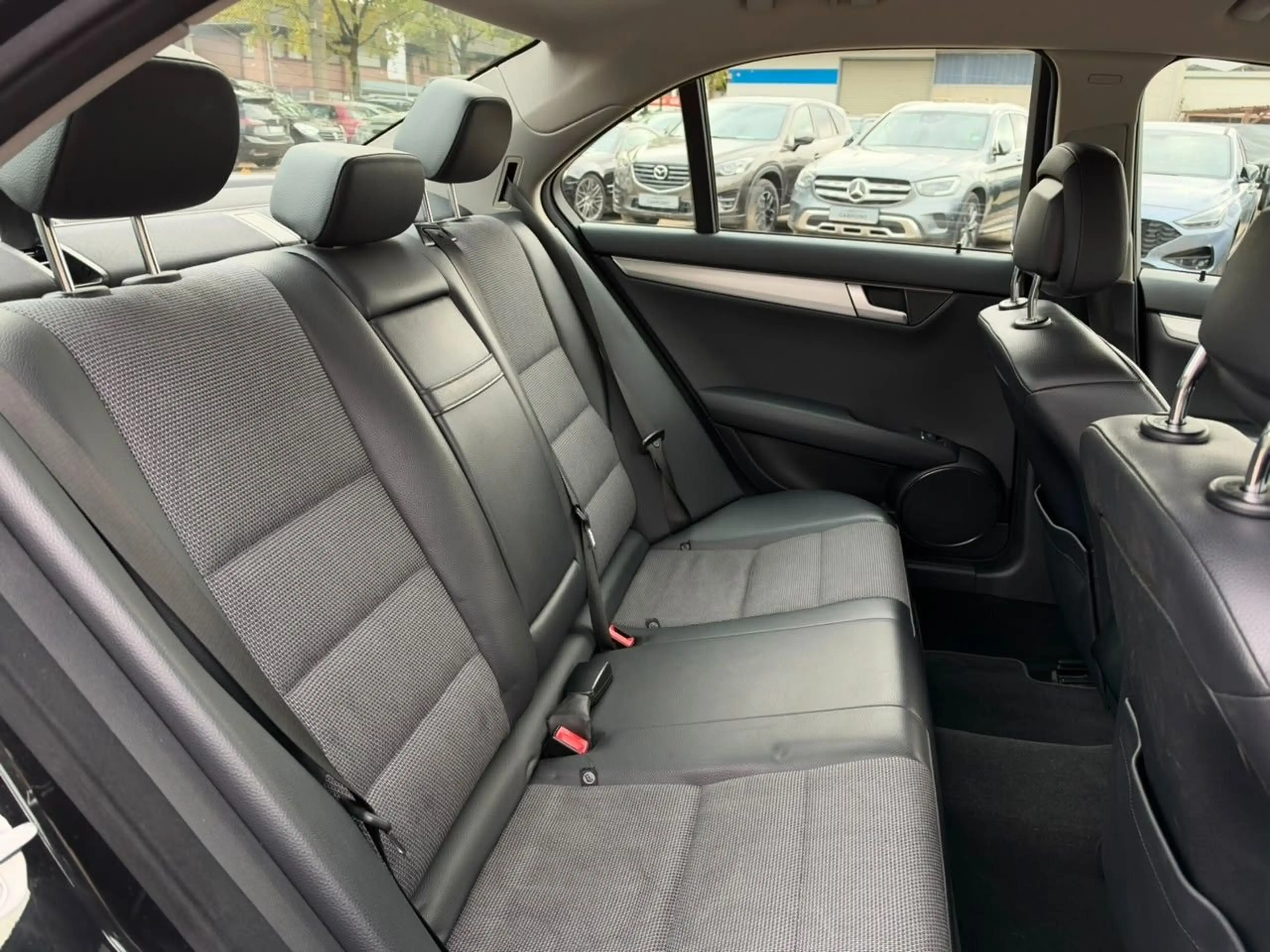 Mercedes-Benz C 220 Limousine CDI BlueEfficiency Avantgarde — photo 16