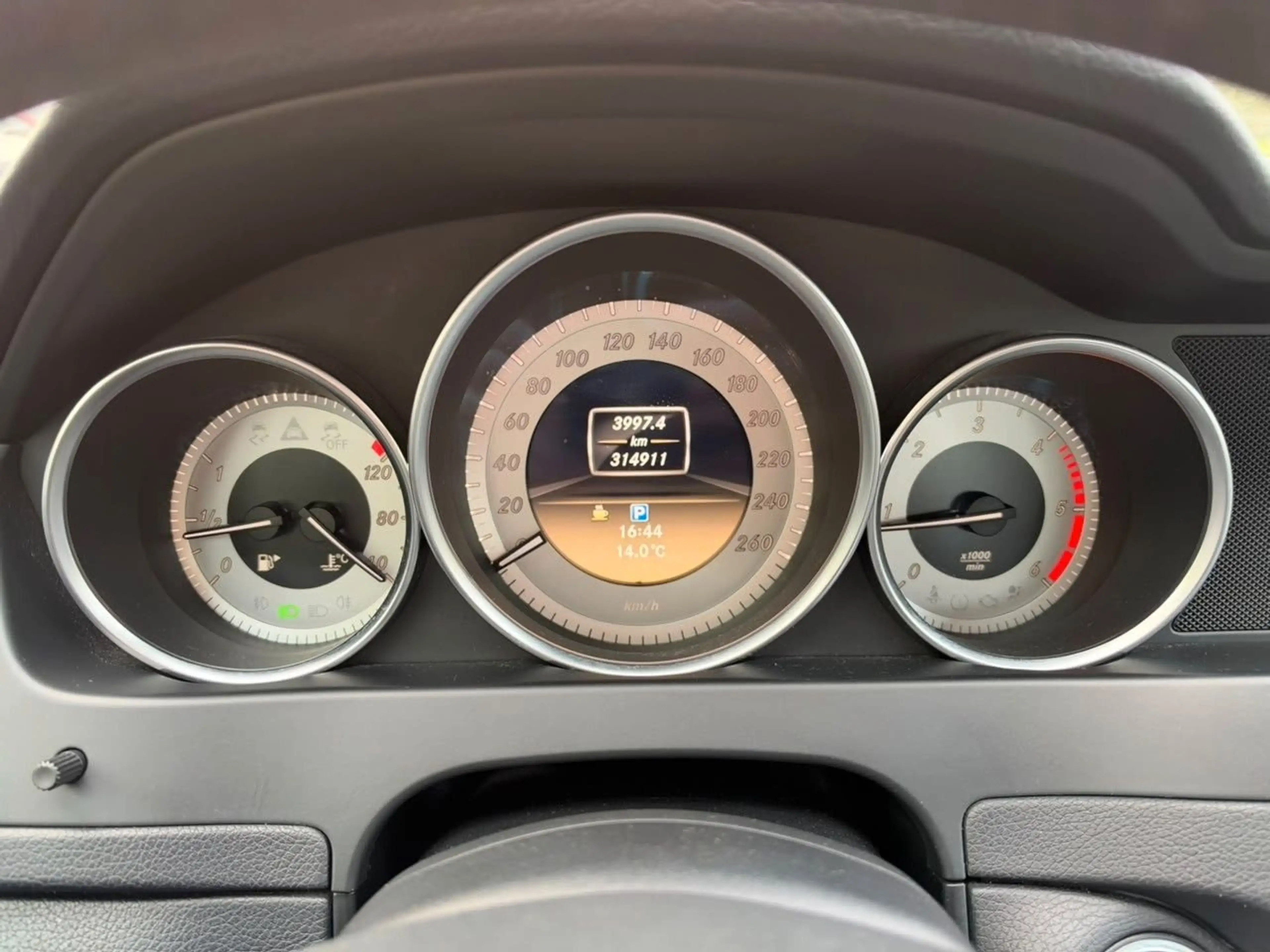 Mercedes-Benz C 220 Limousine CDI BlueEfficiency Avantgarde — photo 27