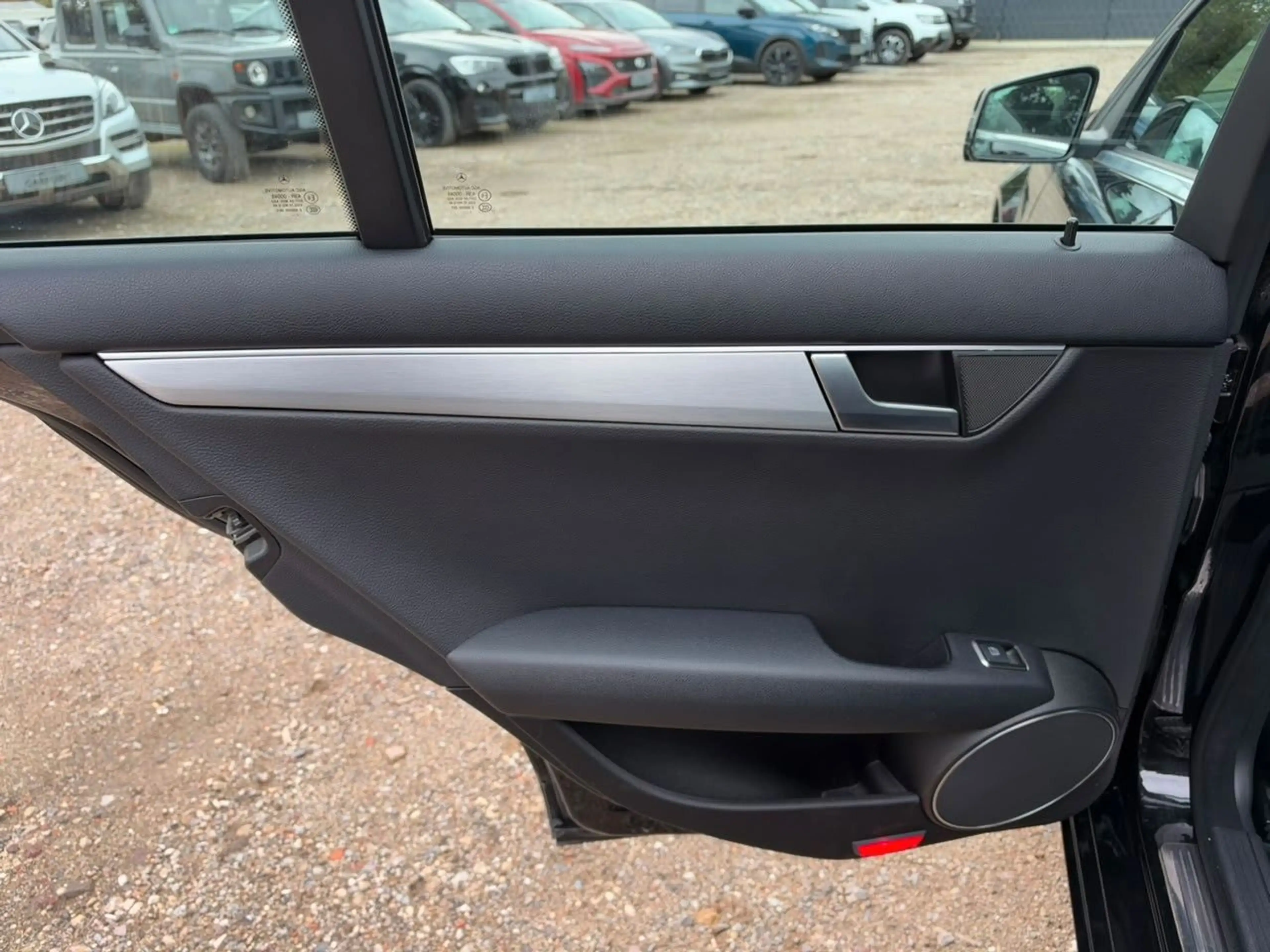 Mercedes-Benz C 220 Limousine CDI BlueEfficiency Avantgarde — photo 14