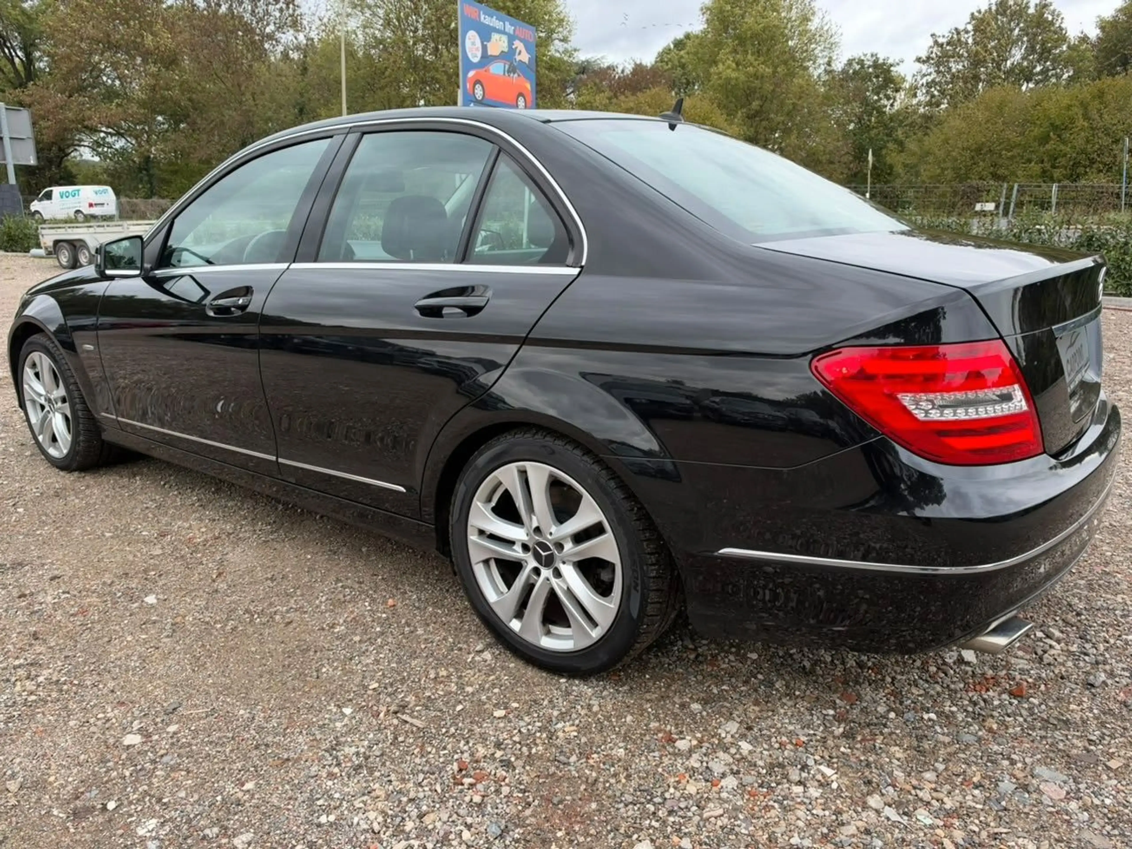Mercedes-Benz C 220 Limousine CDI BlueEfficiency Avantgarde — photo 3