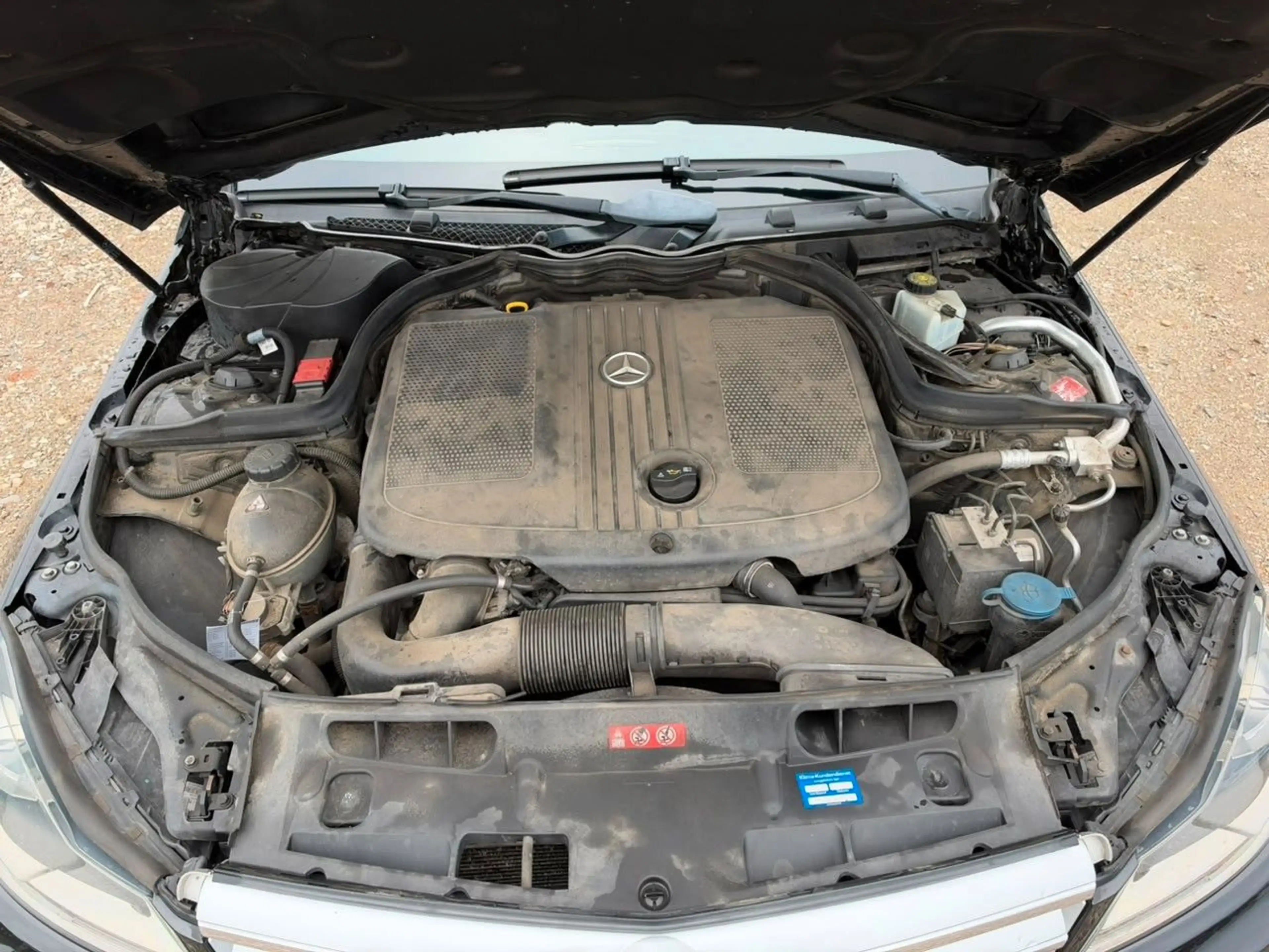 Mercedes-Benz C 220 Limousine CDI BlueEfficiency Avantgarde — photo 31