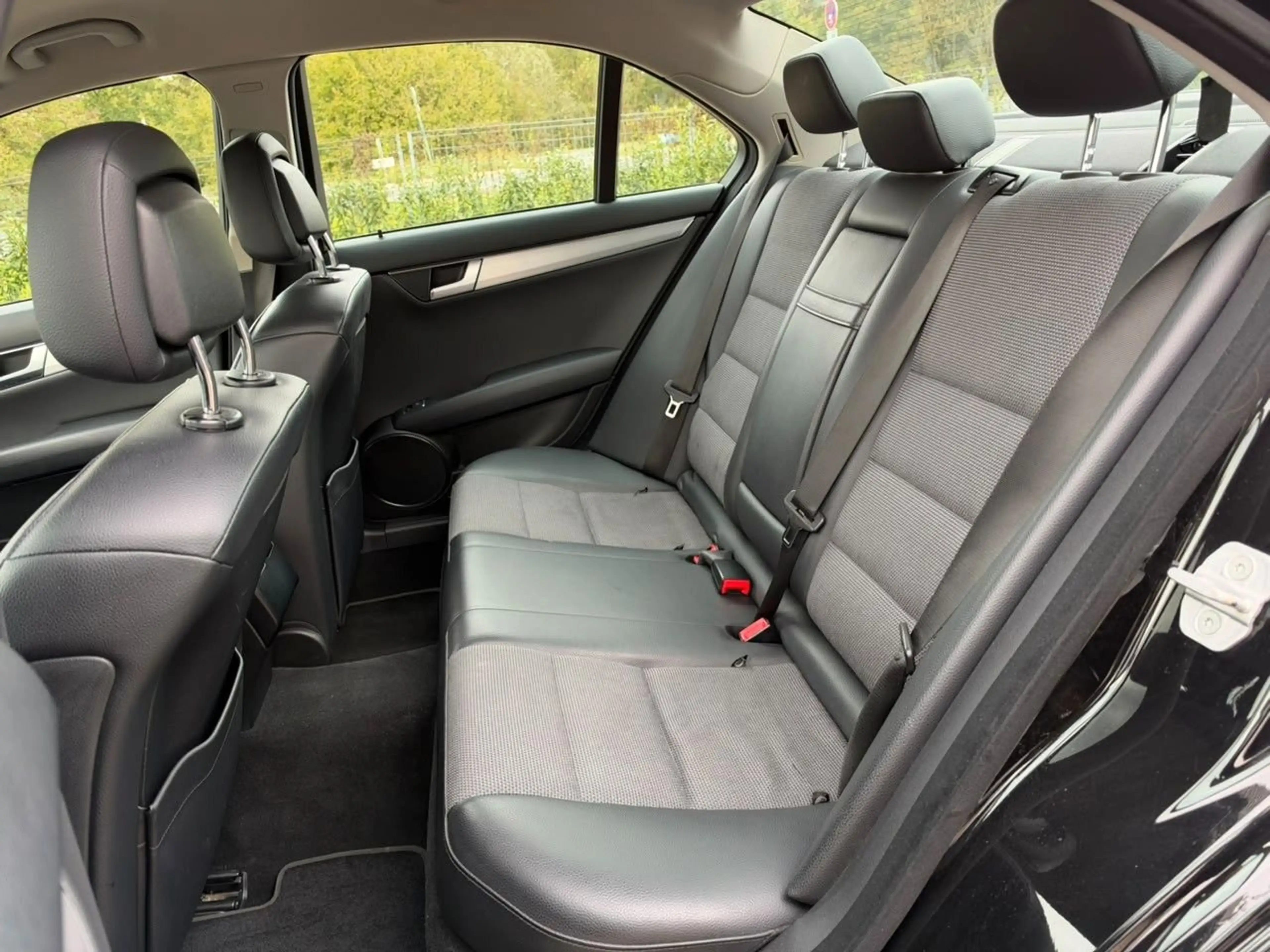 Mercedes-Benz C 220 Limousine CDI BlueEfficiency Avantgarde — photo 15
