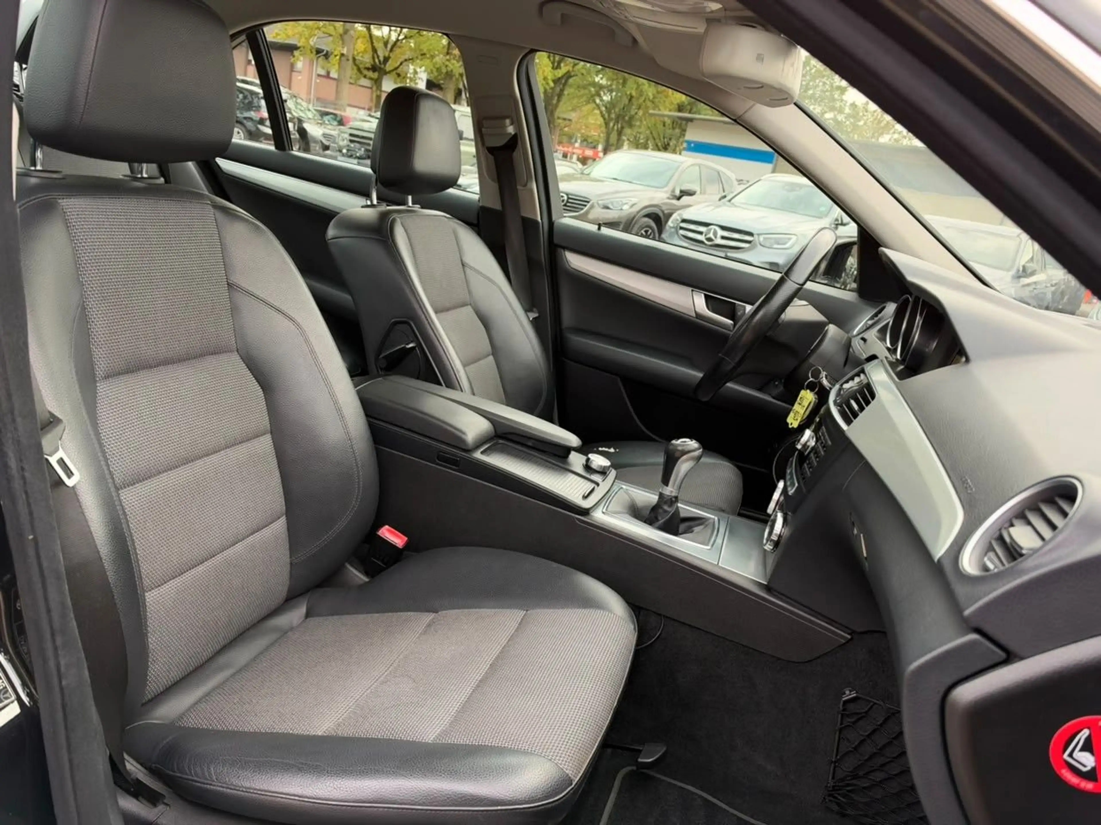 Mercedes-Benz C 220 Limousine CDI BlueEfficiency Avantgarde — photo 20