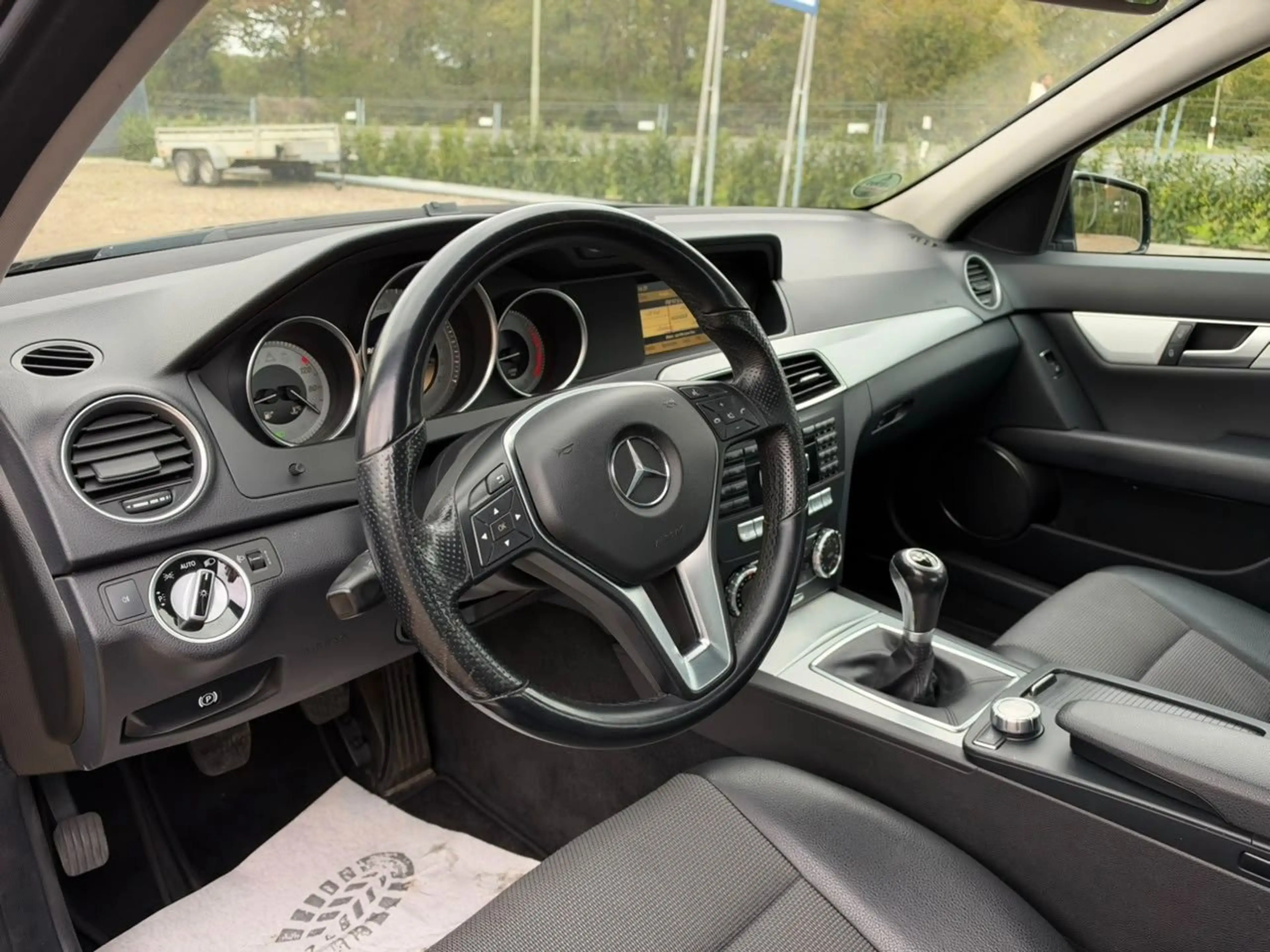 Mercedes-Benz C 220 Limousine CDI BlueEfficiency Avantgarde — photo 18