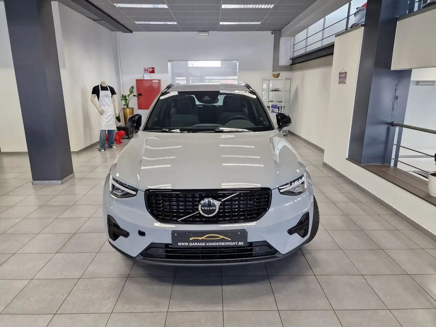 Volvo XC40 PLUS DARK BENZINE AUTOMAAT NIEUW-OKM Grigio - 2