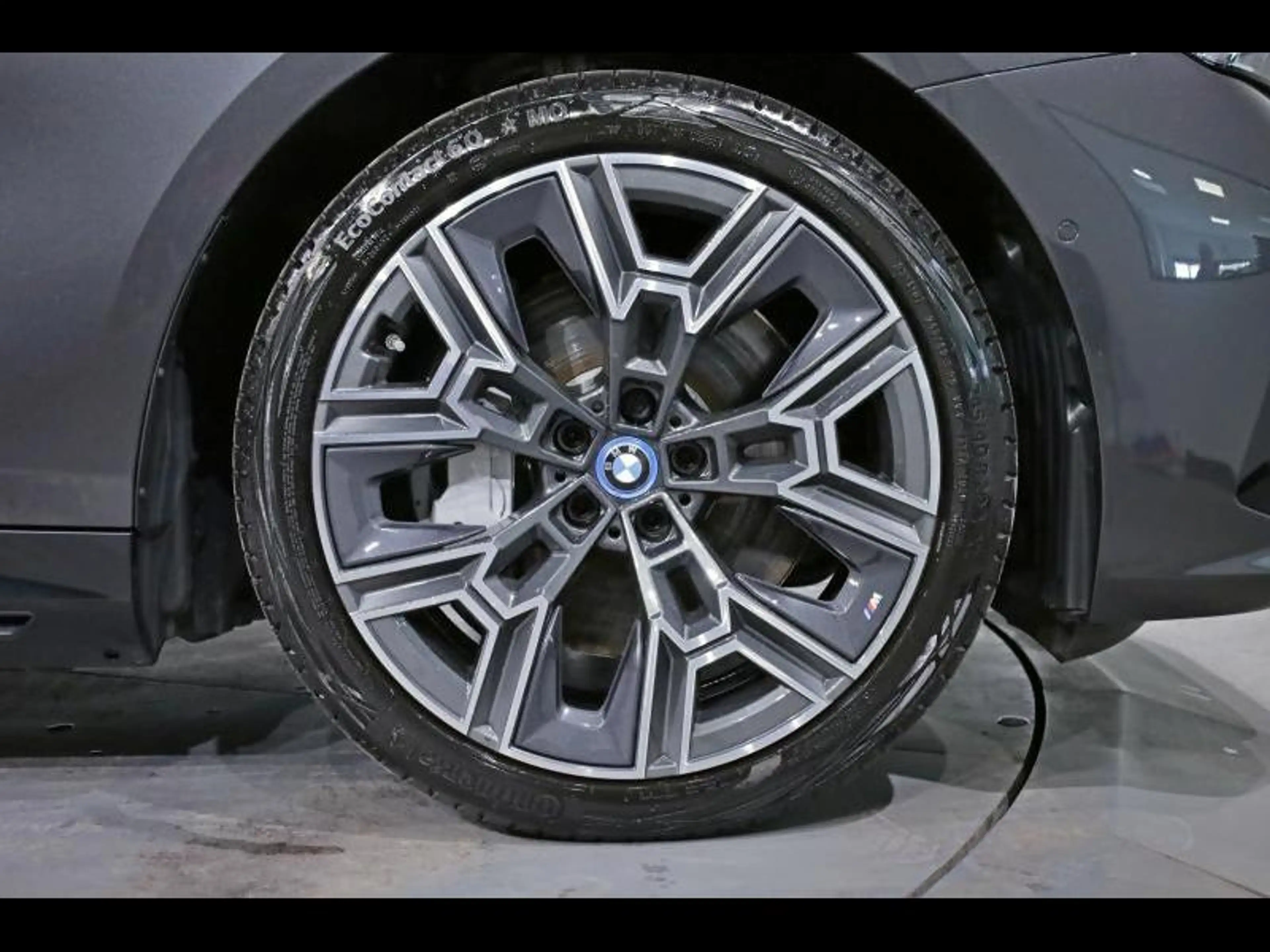 BMW 550 e xDrive Berline Kit M Sport — photo 8
