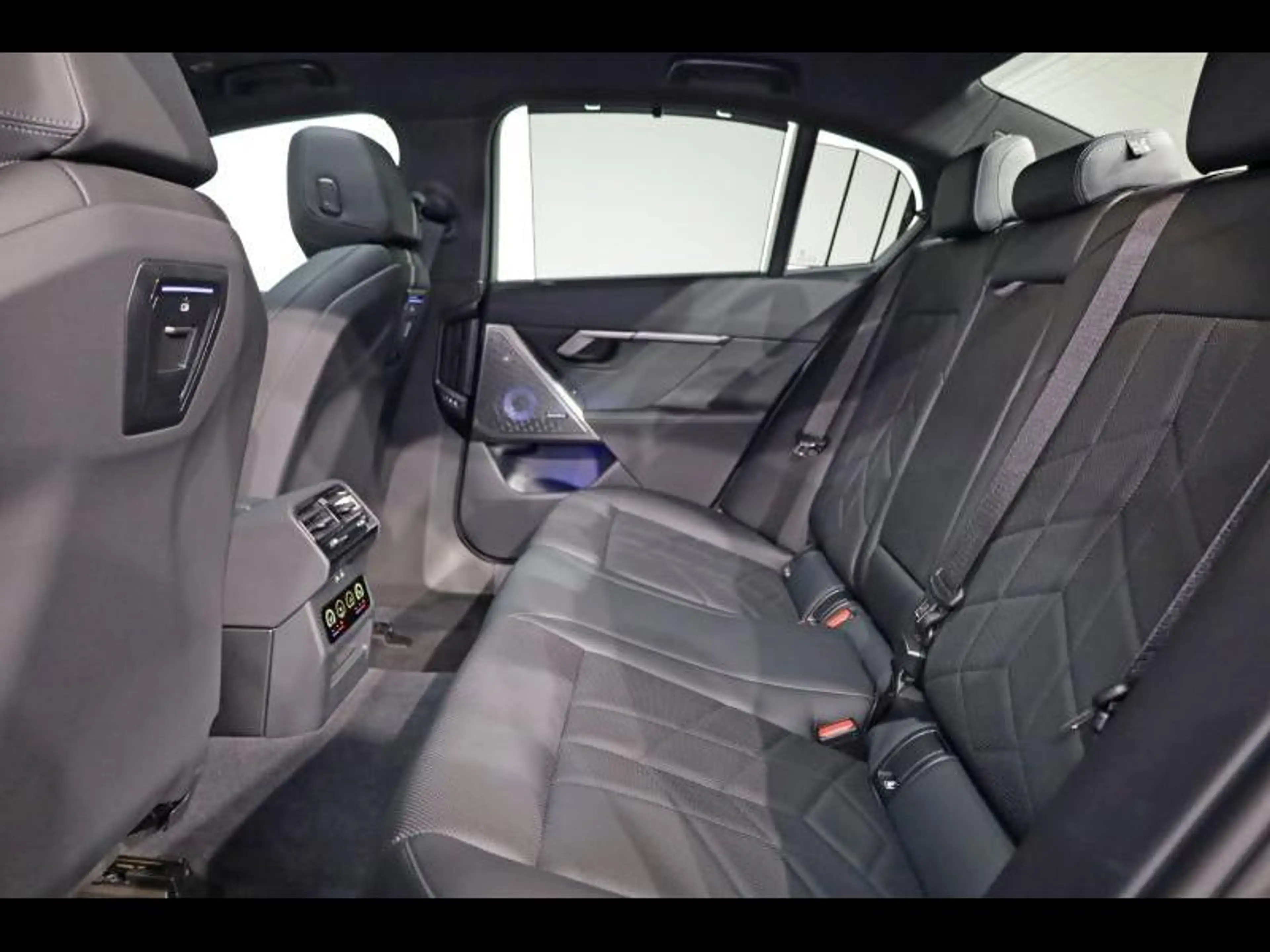 BMW 550 e xDrive Berline Kit M Sport — photo 10