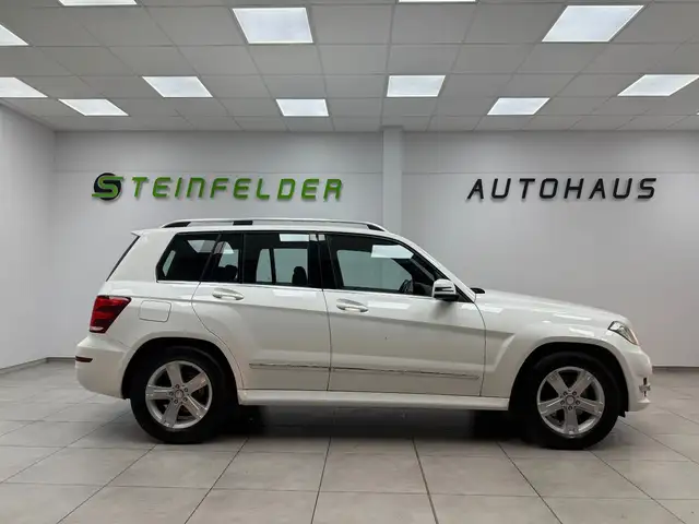 Mercedes-Benz GLK view 8