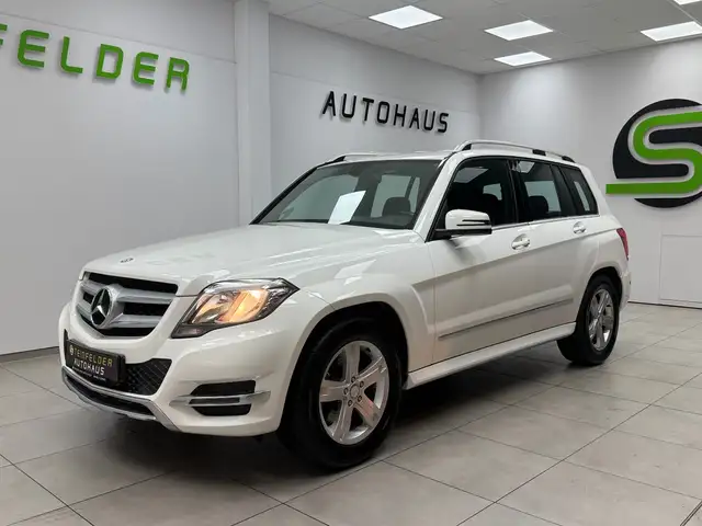Mercedes-Benz GLK view 3