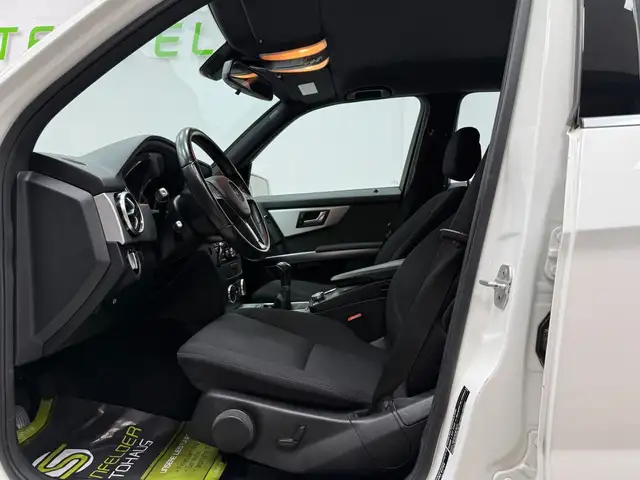 Mercedes-Benz GLK view 11