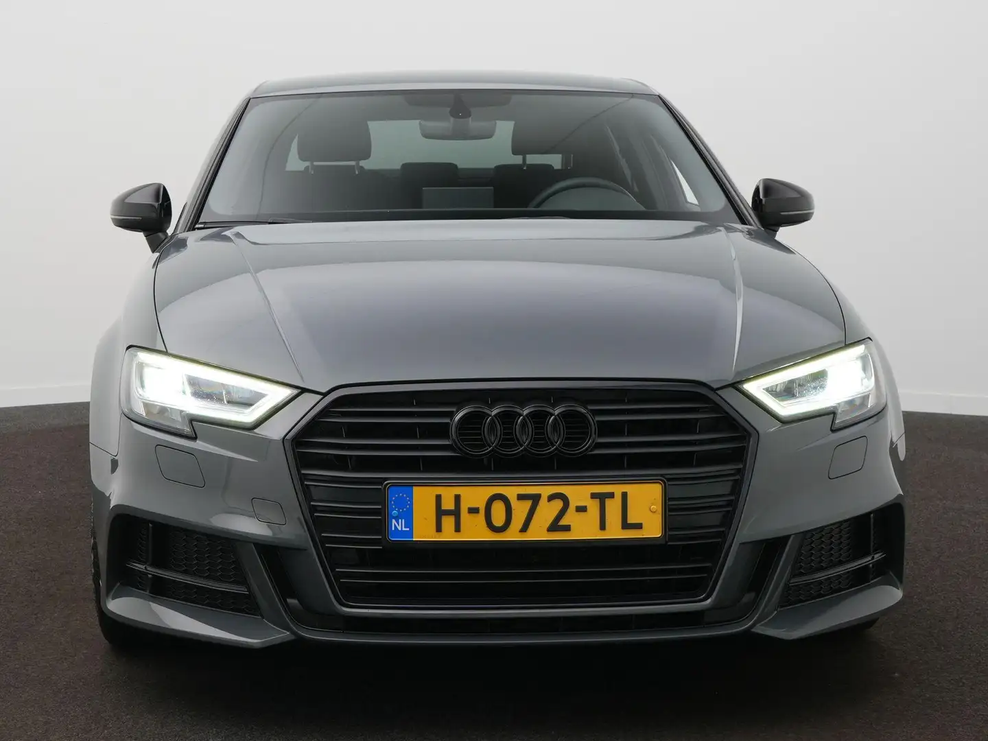 Audi A3 Limousine 35 TFSI CoD Advance Sport S-Line | Virtu Grijs - 2