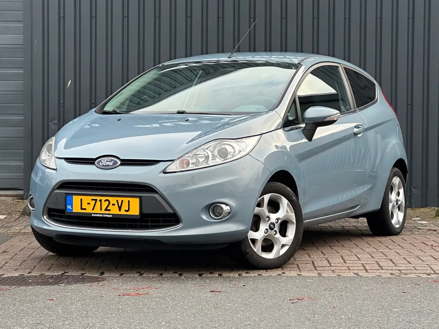 Ford Fiesta 1.25 Titanium Gris - 2