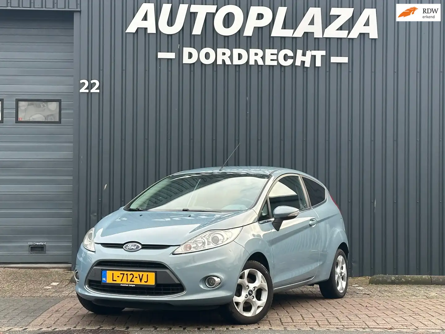 Ford Fiesta 1.25 Titanium Gris - 1
