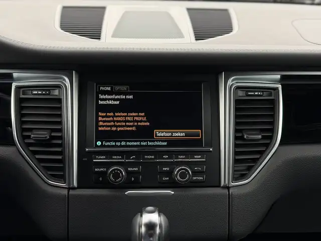 Porsche Macan view 14