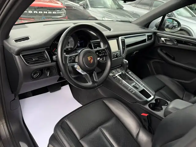 Porsche Macan view 4
