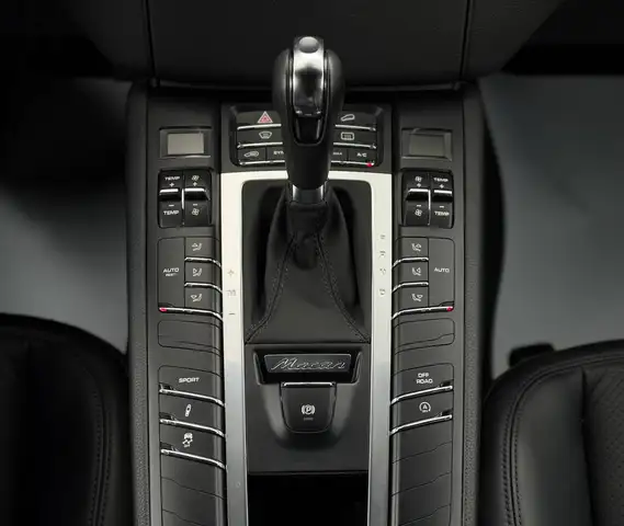Porsche Macan view 11