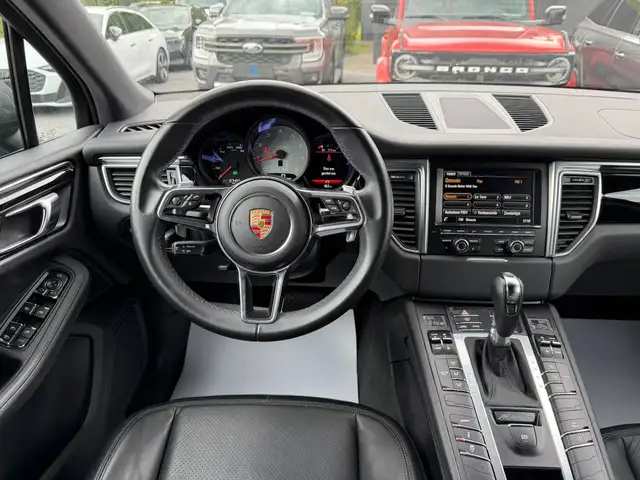 Porsche Macan view 9