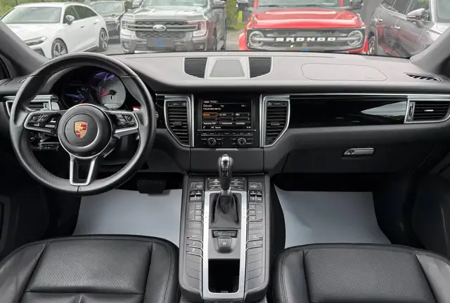 Porsche Macan view 8