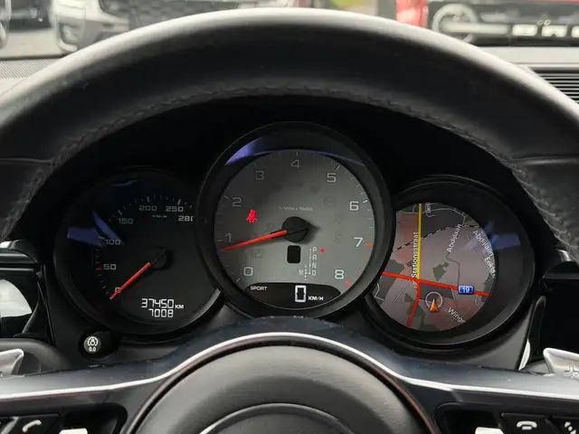 Porsche Macan view 15