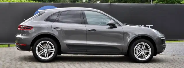 Porsche Macan view 2