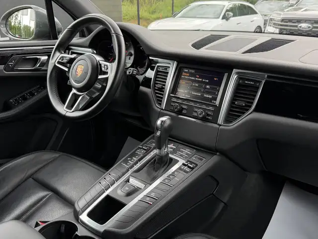 Porsche Macan view 5