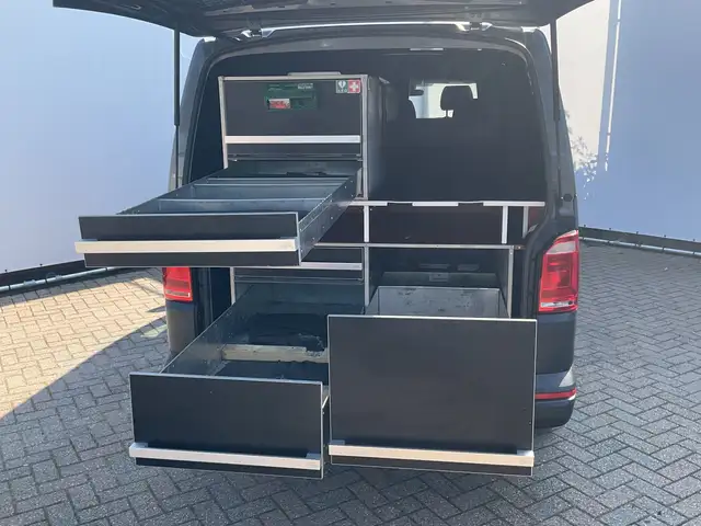 Volkswagen Transporter view 10