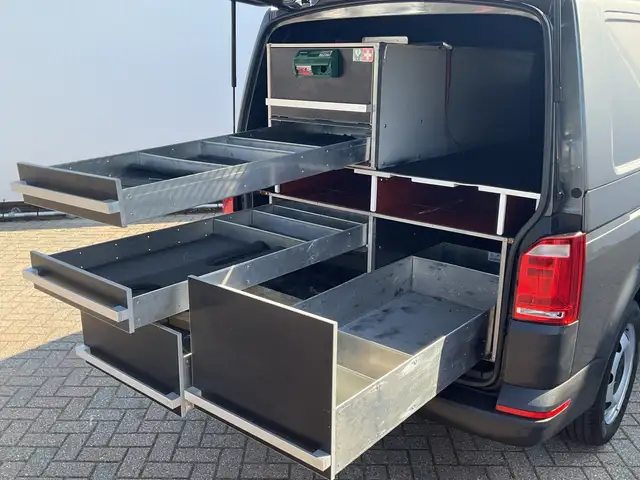 Volkswagen Transporter view 8
