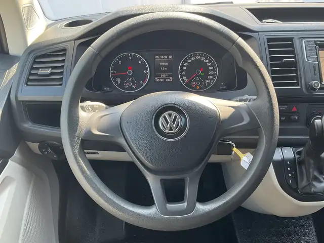 Volkswagen Transporter view 14