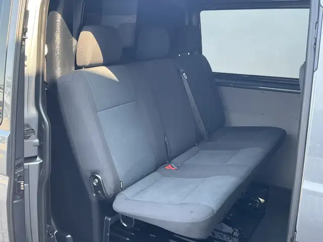 Volkswagen Transporter view 11