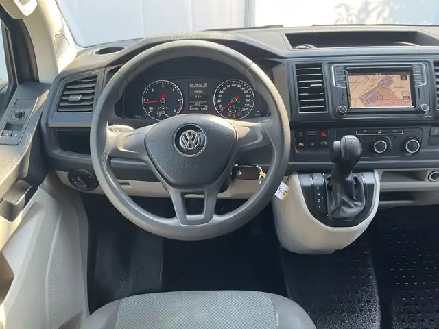 Volkswagen Transporter view 3